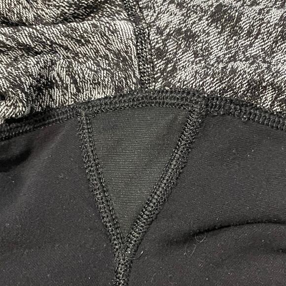 Lululemon Athletica Fit Physique Crop Leggings Jacquard approx 12 Black White - Picture 14 of 14